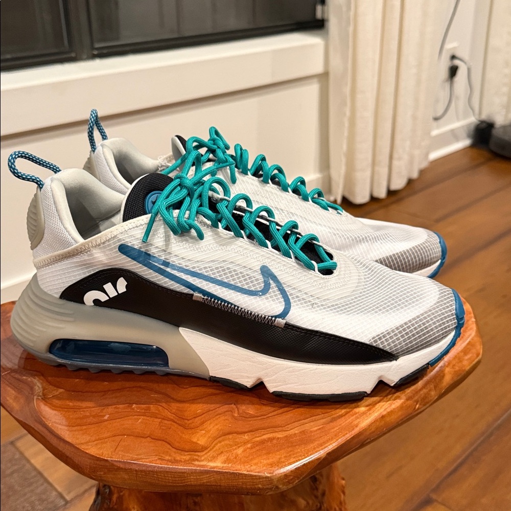 Nike Air Max White and Blue Sneakers - Picture 1 of 6